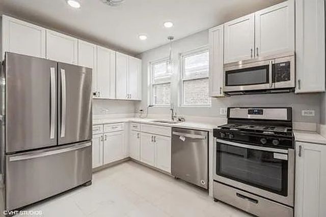 8504 S Essex Avenue, Chicago, IL 60617