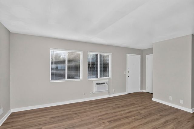550 Harding Pl Apt E107, Nashville, TN 37211