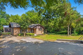 620 W College Street, Grapevine, TX 76051