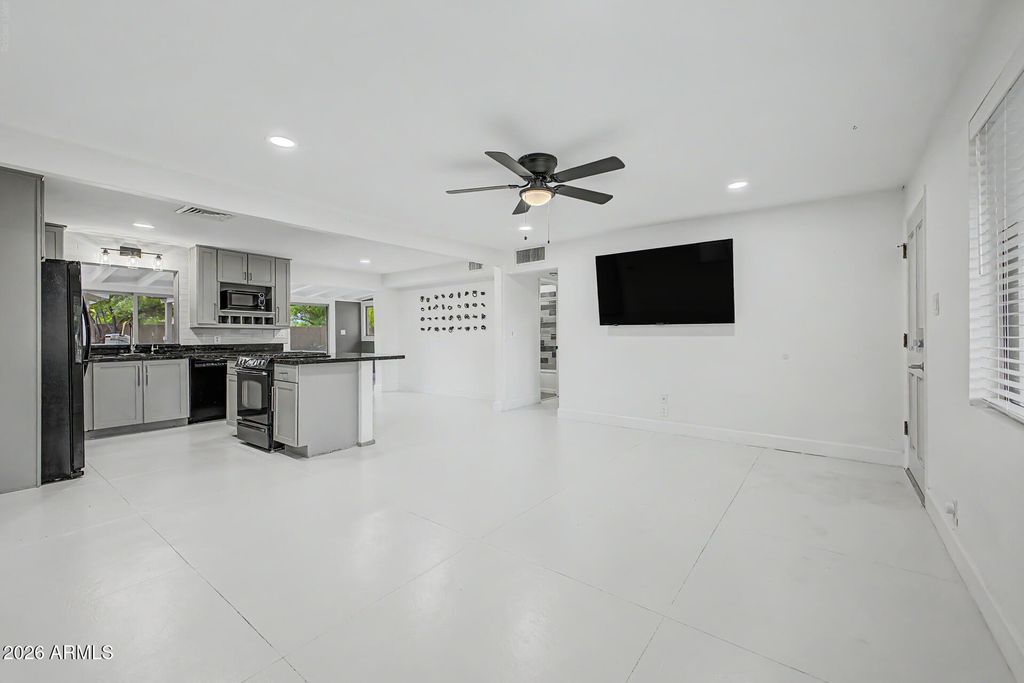 8744 N 6TH Drive, Phoenix, AZ 85021 — photo 5