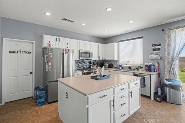 8623 Bridgeport, Hesperia, CA 92344