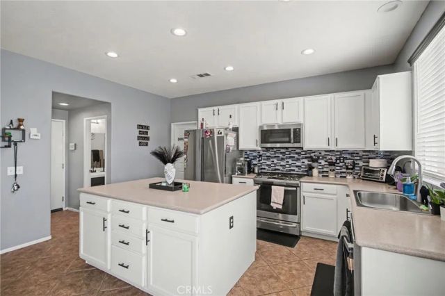 8623 Bridgeport, Hesperia, CA 92344