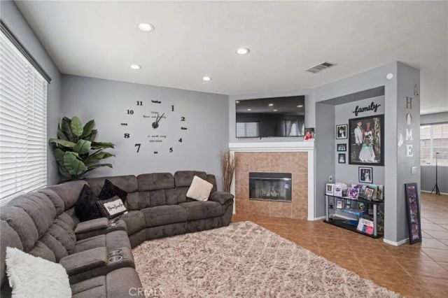 8623 Bridgeport, Hesperia, CA 92344