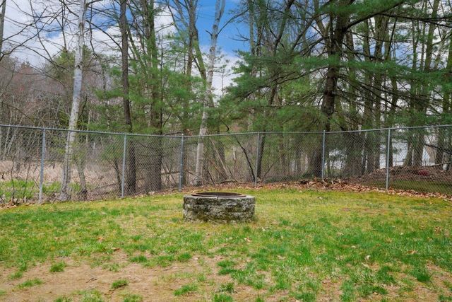 21 W Chamberlain Road, Merrimack, NH 03054