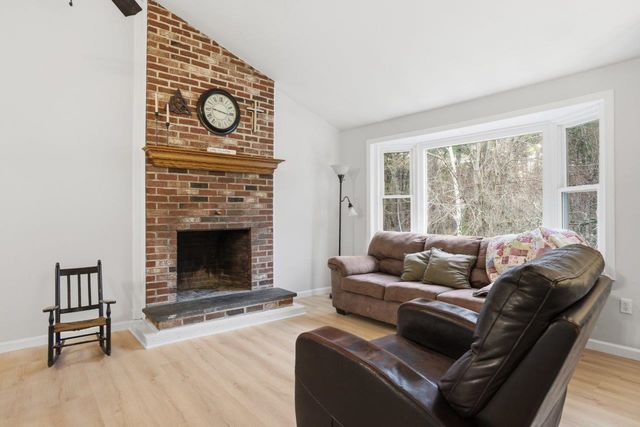 21 W Chamberlain Road, Merrimack, NH 03054