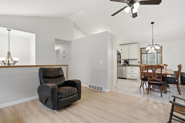 21 W Chamberlain Road, Merrimack, NH 03054