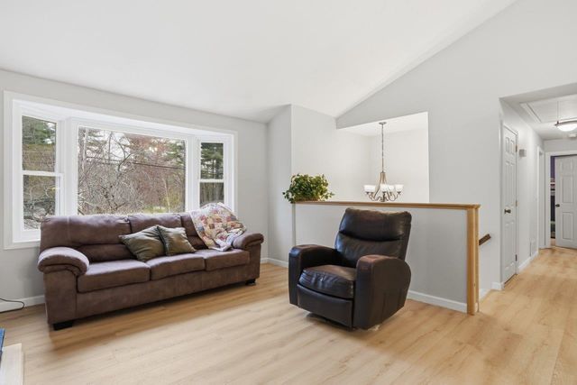 21 W Chamberlain Road, Merrimack, NH 03054