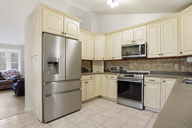 21 W Chamberlain Road, Merrimack, NH 03054