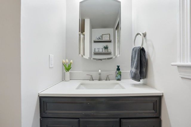 21 W Chamberlain Road, Merrimack, NH 03054