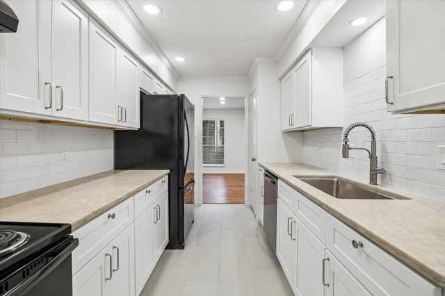 357 N Post Oak Lane 102, Houston, TX 77024