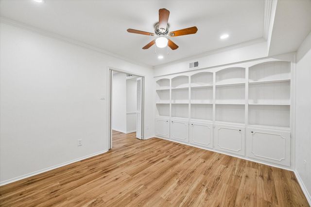 357 N Post Oak Lane 102, Houston, TX 77024