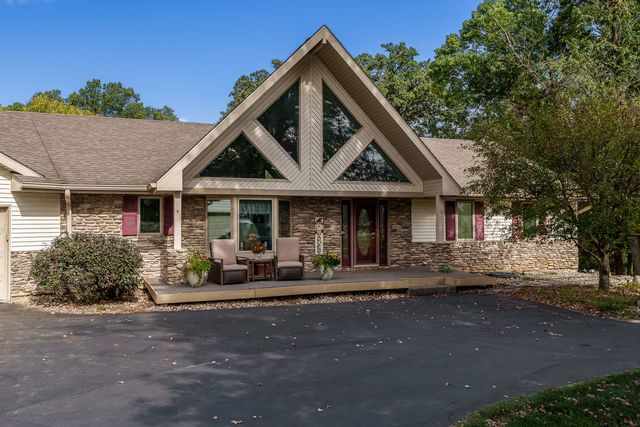 5076 Oak Hill Road, Rockford, IL 61109