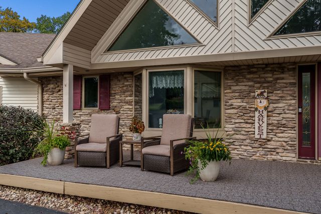 5076 Oak Hill Road, Rockford, IL 61109