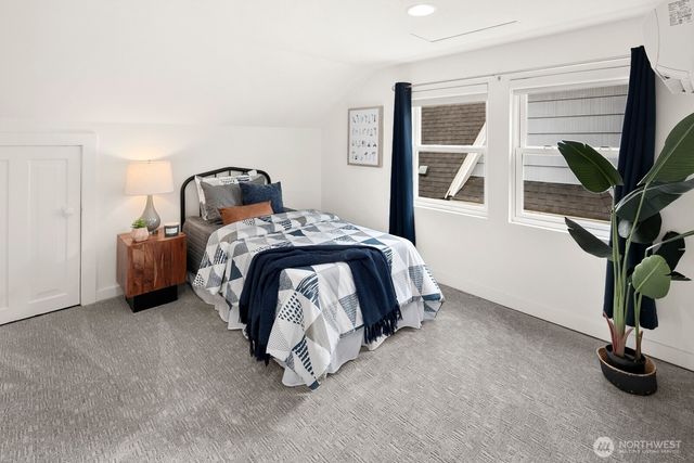 4045 2nd Avenue NE, Seattle, WA 98105