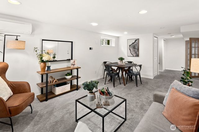 4045 2nd Avenue NE, Seattle, WA 98105