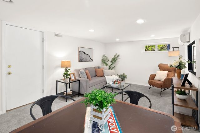 4045 2nd Avenue NE, Seattle, WA 98105
