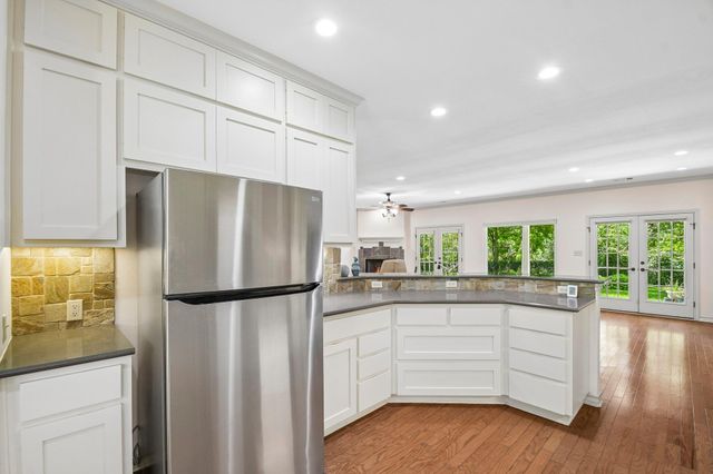 307 W 4th ST, Elgin, TX 78621