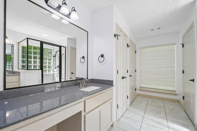 307 W 4th ST, Elgin, TX 78621