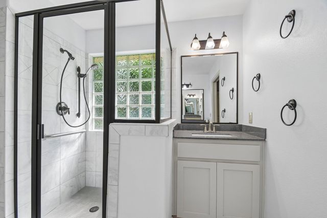 307 W 4th ST, Elgin, TX 78621