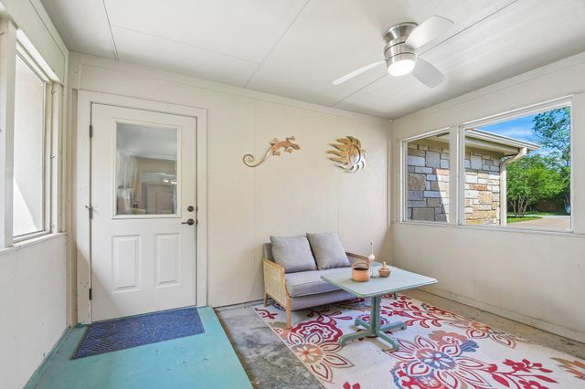 307 W 4th ST, Elgin, TX 78621