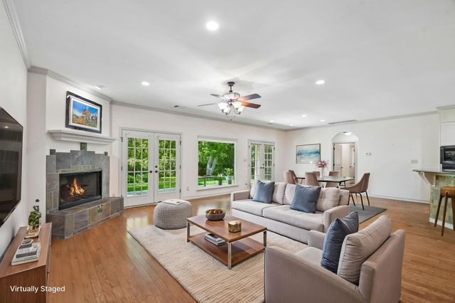 307 W 4th ST, Elgin, TX 78621