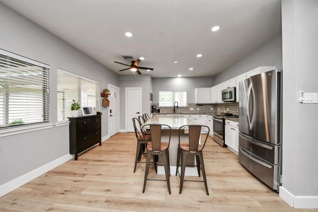 810 Handspike Way, Crosby, TX 77532