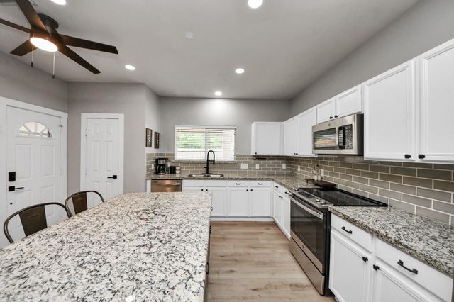 810 Handspike Way, Crosby, TX 77532