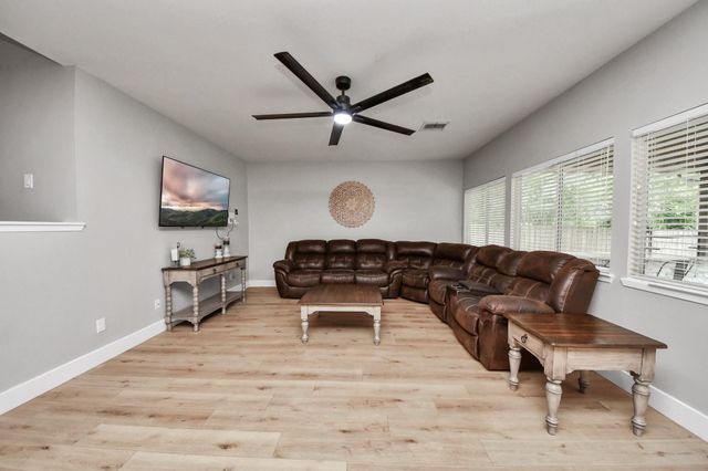 810 Handspike Way, Crosby, TX 77532