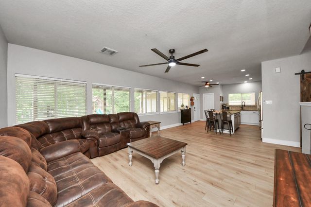 810 Handspike Way, Crosby, TX 77532