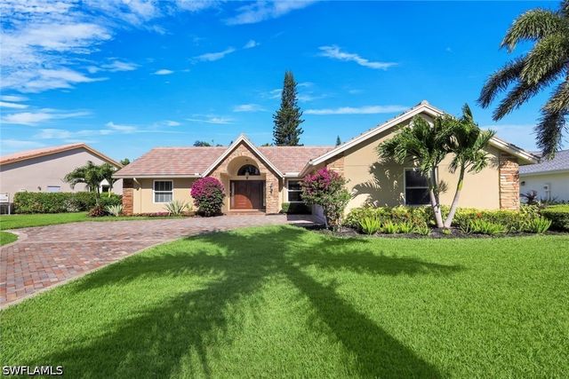 28584 Clinton LN, Bonita Springs, FL 34134