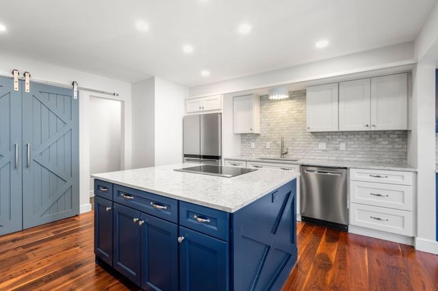 2 Phillips Pond Rd 2, Natick, MA 01760