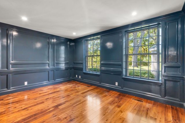 2 Phillips Pond Rd 2, Natick, MA 01760