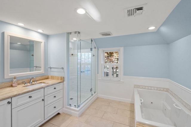 2 Phillips Pond Rd 2, Natick, MA 01760