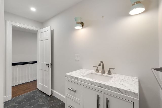 2 Phillips Pond Rd 2, Natick, MA 01760
