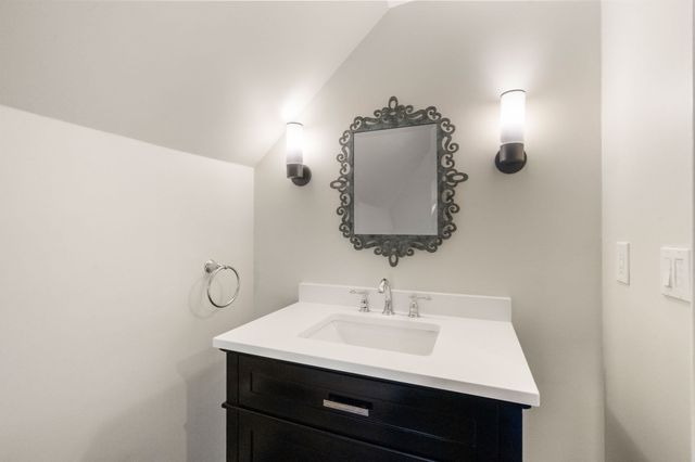 2 Phillips Pond Rd 2, Natick, MA 01760