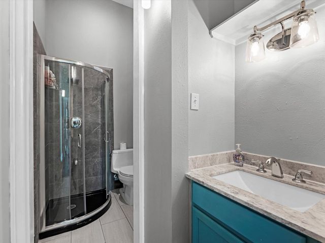 3610 Chenevert Street, Houston, TX 77004