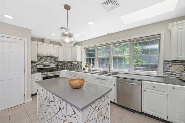 122 Massachusetts Ave 122, Lexington, MA 02420