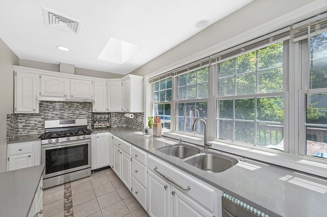 122 Massachusetts Ave 122, Lexington, MA 02420