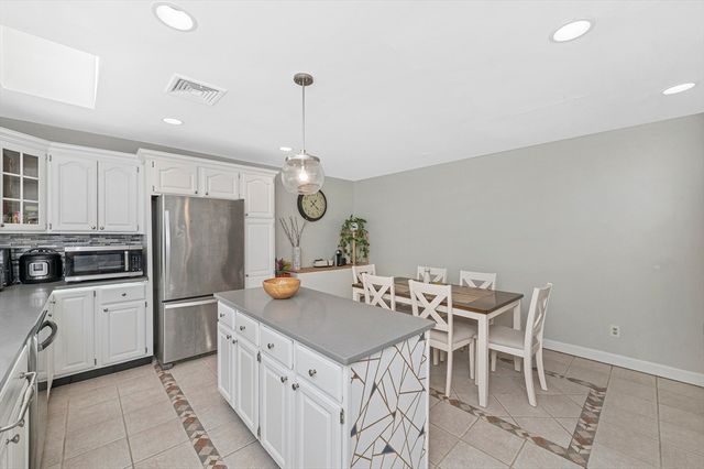 122 Massachusetts Ave 122, Lexington, MA 02420