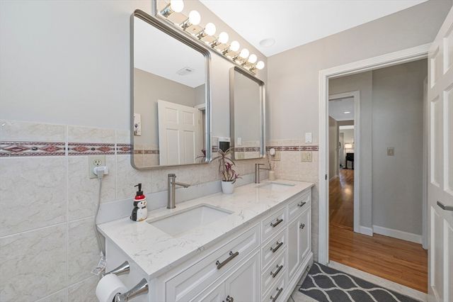122 Massachusetts Ave 122, Lexington, MA 02420