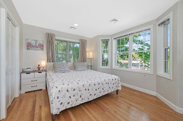122 Massachusetts Ave 122, Lexington, MA 02420
