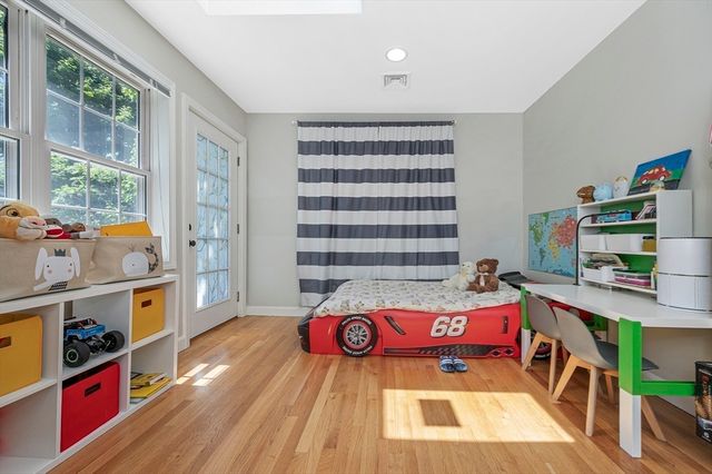 122 Massachusetts Ave 122, Lexington, MA 02420