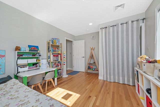 122 Massachusetts Ave 122, Lexington, MA 02420