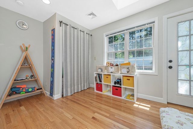 122 Massachusetts Ave 122, Lexington, MA 02420