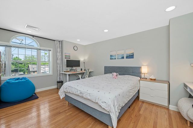 122 Massachusetts Ave 122, Lexington, MA 02420