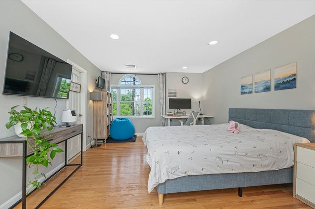 122 Massachusetts Ave 122, Lexington, MA 02420