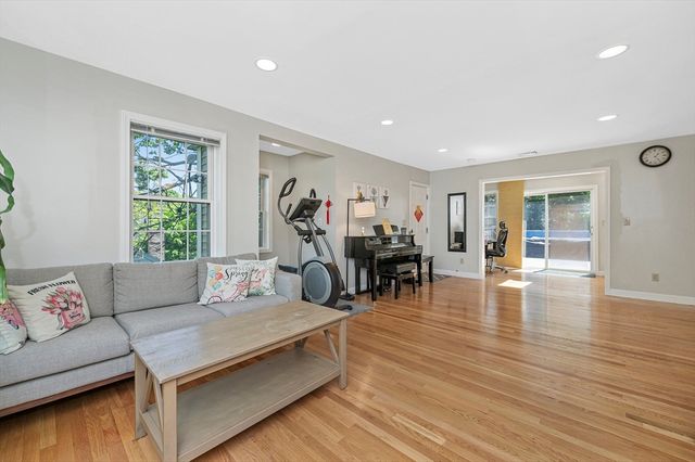 122 Massachusetts Ave 122, Lexington, MA 02420