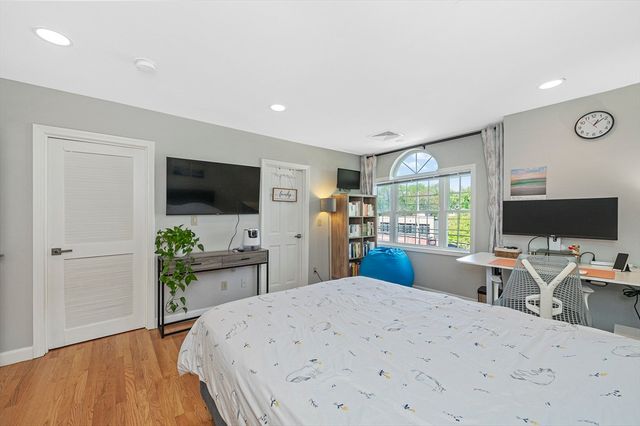122 Massachusetts Ave 122, Lexington, MA 02420