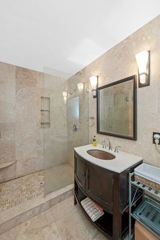 122 Massachusetts Ave 122, Lexington, MA 02420