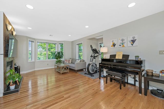 122 Massachusetts Ave 122, Lexington, MA 02420